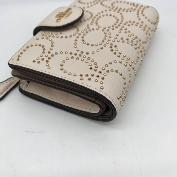 Coach Chalk Pebbled Leather Signature Rivets Corner Zip Wallet - Picture 6 of 12